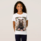 T-Shirt Un Ours Brown Entouré De Fleurs Bitterroot Roses (Devant entier)