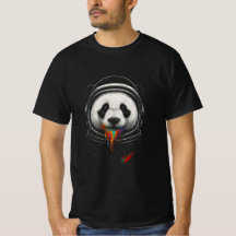 Un ours panda noir et blanc portant une combinaiso