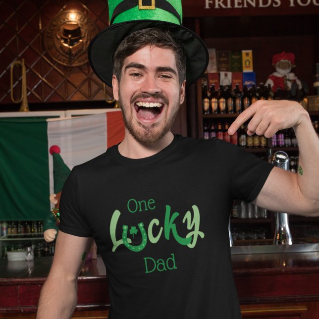 T-shirt Un papa chanceux | Personnalisable St Patrick's Da