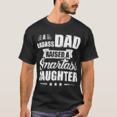 T-shirt un papa de badass a élevé une fille de smartass (Devant)