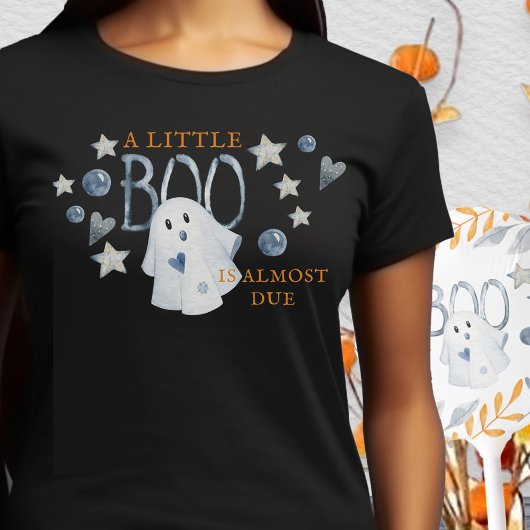 T-shirt Un petit livre est presque dû Halloween