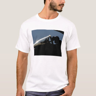 T-shirt Un pilote se prépare au décollage