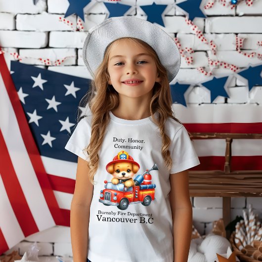 T-shirt Un pompier à chiot mignon conduit un camion miniat