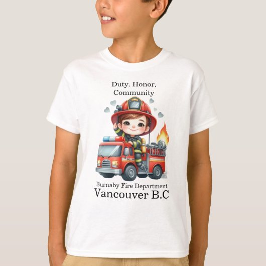 T-shirt Un pompier joyeux en action sur un camion lumineux (Devant)