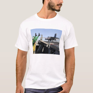 T-shirt Un Prowler EA-6B démarre depuis le poste de pilota