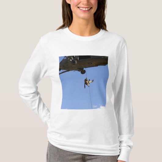 T-shirt Un rappels pararescueman d'un HH-60 (Devant)