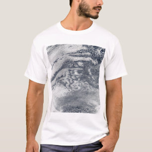 T-shirt Un réseau des nuages au-dessus de l'océan