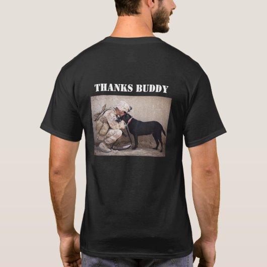 T-shirt Un soldat à Fatigues avec son chien militaire (Dos)