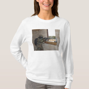 T-shirt Un soldat agit en tant que force d'opposition
