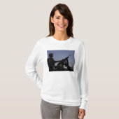T-shirt Un technicien maniant une mitrailleuse M240 en Ira (Devant entier)