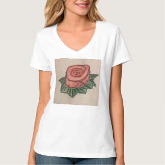 T-shirt Un Tee - shirt à col v rose avec dessin rose