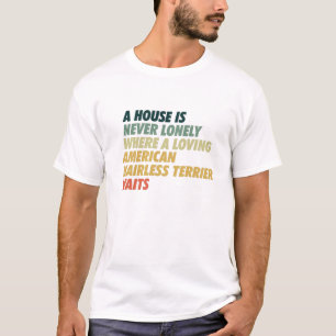 T-shirt Un Terrier Américain Sans Cheveux Aimant Attend