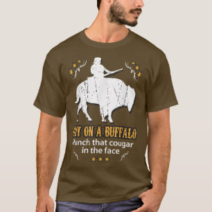 T-shirt Un type sur un Buffalo ~ Punch que Cougar dans le