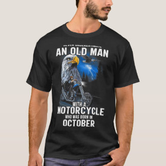 T-shirt Un Vieux Homme Avec Une Moto Né En Octobre