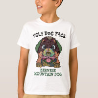 Un visage laid de chien de montagne bernois unique