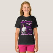 T-shirt Une Aueen est née en avril Anniversaire Fille (Devant entier)