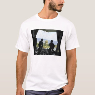 T-shirt Une boîte de marchandises humanitaires