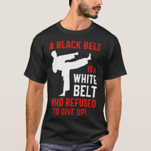 T-shirt Une Ceinture Noire Est Une Ceinture Blanche Qui N'