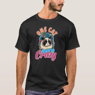 T-shirt Une chatte en deçà de folle Maman de chat Ragdoll