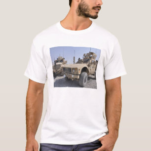 T-shirt Une embuscade résistante de mine de M-ATV a