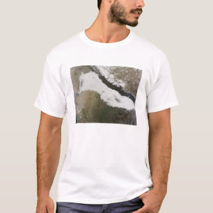 T-shirt Une épaisse rive de nuages bas