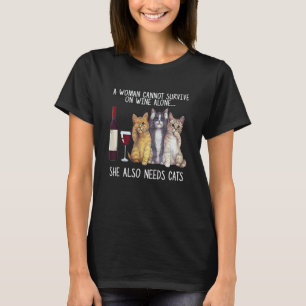 T-shirt Une femme ne peut survivre au vin seul, elle a aus