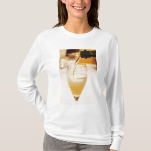 T-shirt Une flûte à champagne remplie de Gosset