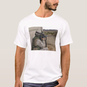 T-shirt Une infanterie surveillent