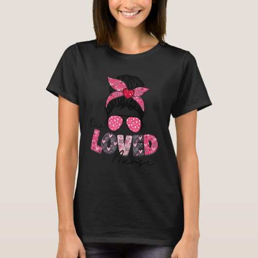 T-shirt Une infirmière adorée Messy Bun Saint Valentin Fem (Devant)