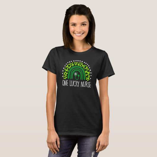 T-shirt Une infirmière chanceuse Scrub RN ICU ER St Patric (Devant entier)