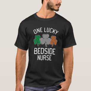 T-shirt Une infirmière de lit chanceuse St Patrick's Day I