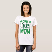 T-shirt Une maman chanceuse (Devant entier)