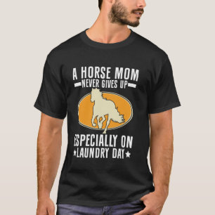 T-shirt Une maman de cheval ne renonce jamais surtout pour