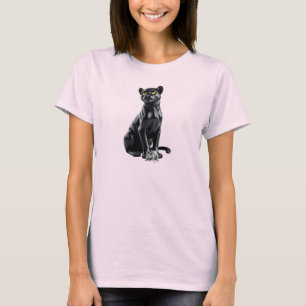 T-shirt Une panthère noire assise, observe l'environnement