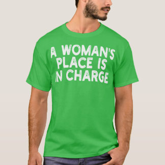 T-shirt Une Place Femme Est À La Charge 1