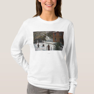 T-shirt Une scène d'hiver, adultes jouant dans la neige