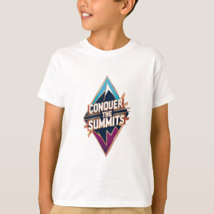 T-shirt Une silhouette de sommet de montagne avec la phras
