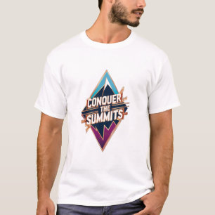 T-shirt Une silhouette de sommet de montagne avec la phras