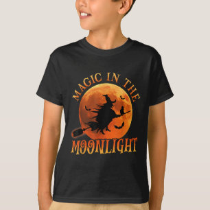 T-shirt Une Sorcière à cheval dans la magie d'Halloween