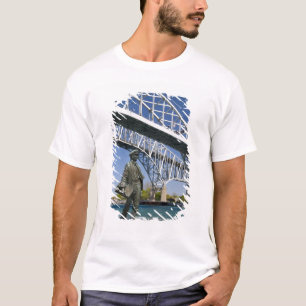 T-shirt Une statue de Thomas Edison par l'artiste local Mi