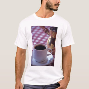 T-shirt Une tasse de café arabe. Syrie. Le Milieu
