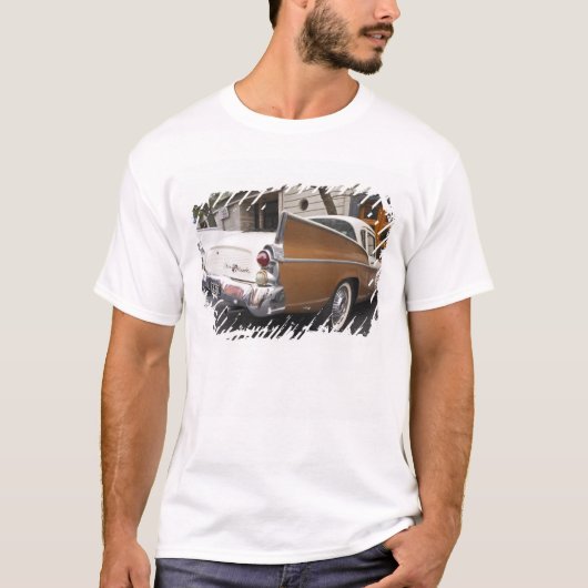T-shirt Une voiture classique Studebaker Silver Hawk garée (Devant)