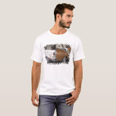 T-shirt Une voiture classique Studebaker Silver Hawk garée (Devant entier)