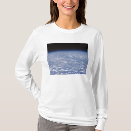 T-shirt Une vue oblique de l'atmosphère terrestre (Devant)