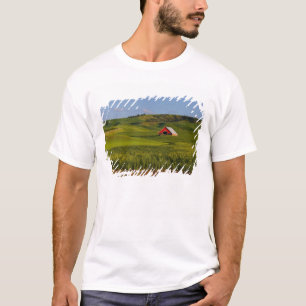 T-shirt Une vue panoramique d'une grange à Moscou Idaho.