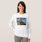 T-shirt Une vue Space Shuttle Atlantis sur Launch Pad 39A (Devant entier)