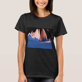 T-shirt Unusual Colored Distant Moon With Jagged Peaks 