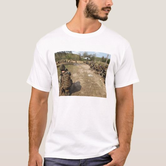 T-shirt US Marines assure la sécurité en tant qu'UH-1N (Devant)