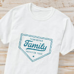 T-shirt Vacances de famille officielle Vintage<br><div class="desc">Design est composé de typographie de style vintage - Ajoutez votre nom de famille et votre année.</div>