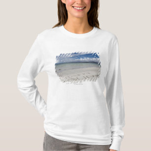 T-shirt Vacances heureuses écrites sur la plage